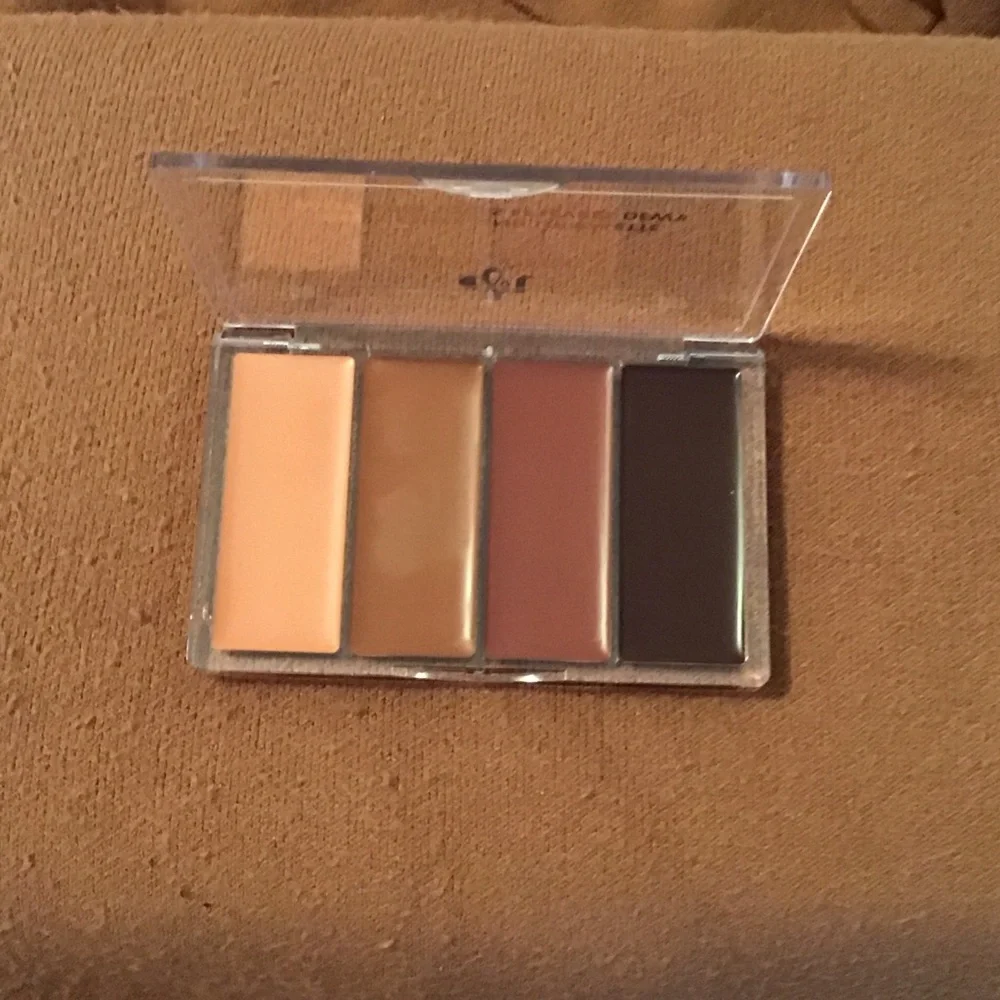 DANESSA MYRICKS Dew it Undercover multipurpose balm palette for lips and cheeks - Picture 2 of 4